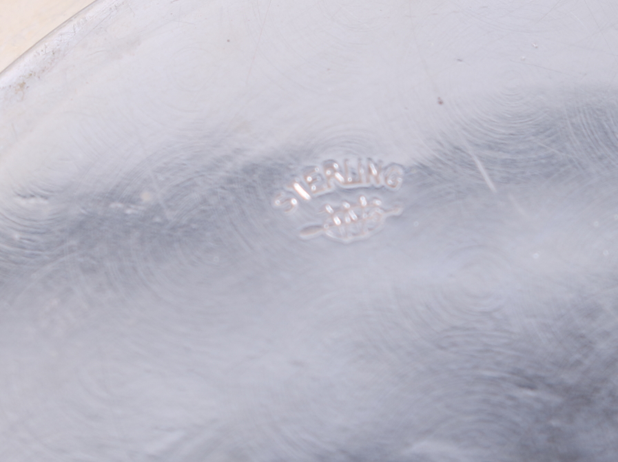 A pair of pierced silver boat-shaped baskets, a pierced silver pedestal dish, a pierced silver swing - Image 5 of 5