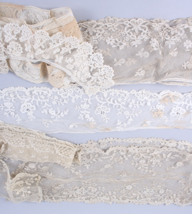 An 18th century Honiton lace lappet with drochel ground, a Carrickmacross stole, sets of Normandy - Bild 4 aus 5
