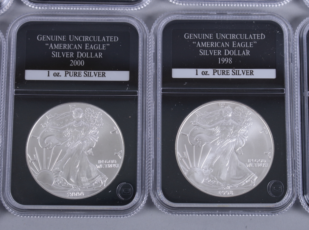 A part set of uncirculated American Eagle 1oz pure silver dollars, in wooden case - Image 16 of 20