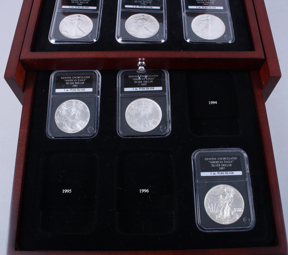 A part set of uncirculated American Eagle 1oz pure silver dollars, in wooden case - Image 3 of 20