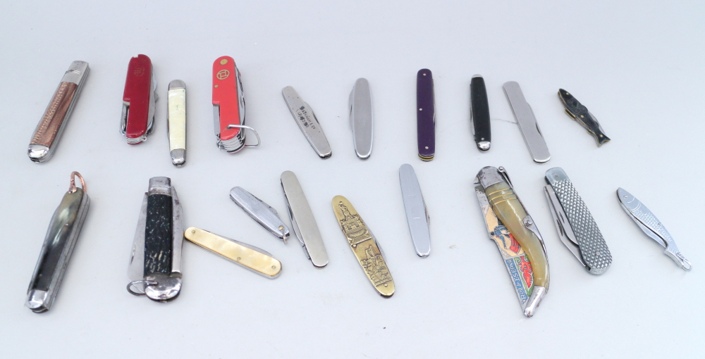 Seventeen pen knives including, horn handles, etc