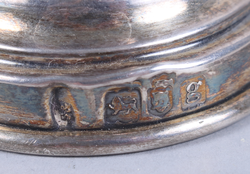 A pair of pierced silver boat-shaped baskets, a pierced silver pedestal dish, a pierced silver swing - Image 4 of 5