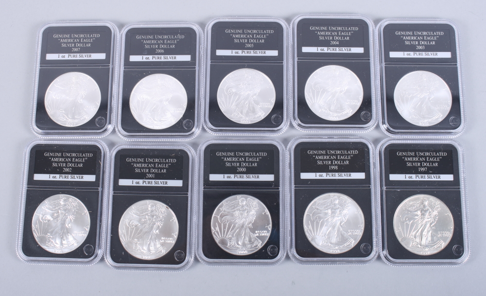 A part set of uncirculated American Eagle 1oz pure silver dollars, in wooden case - Image 12 of 20