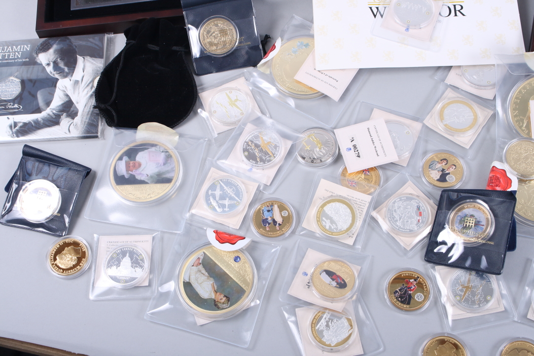 A large collection of Royal, D-Day and other commemorative coins and medallions - Image 7 of 8