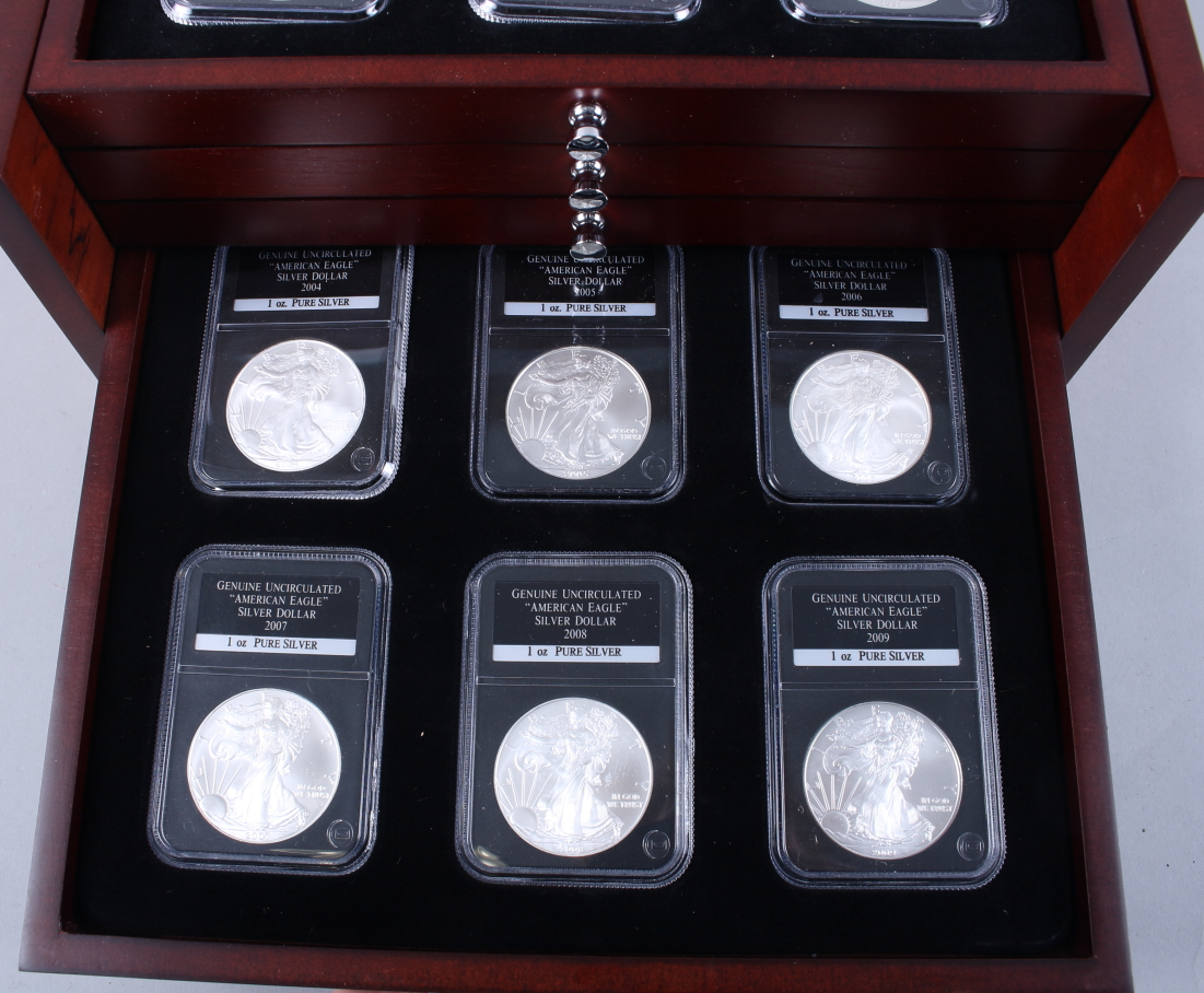 A part set of uncirculated American Eagle 1oz pure silver dollars, in wooden case - Image 5 of 20