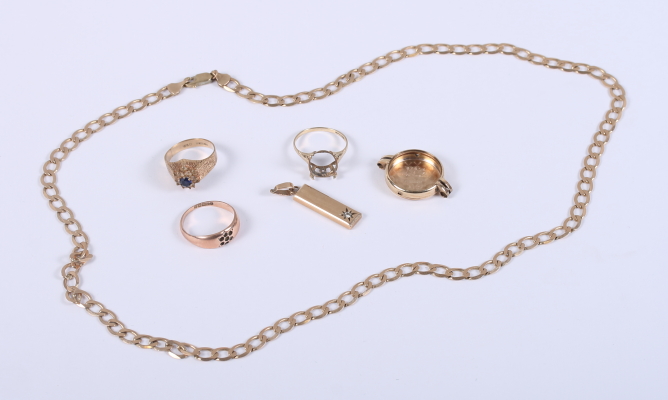A selection of 9ct gold jewellery, 33.6g