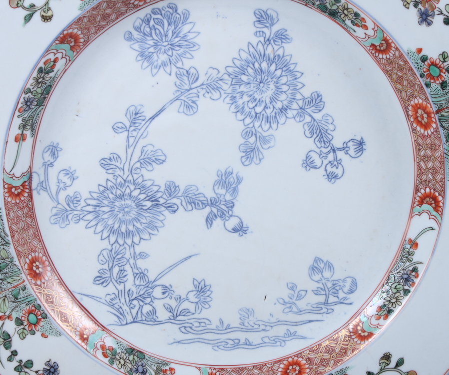 An 18th century Chinese export plate with floral decorated borders, 12" dia - Image 2 of 4