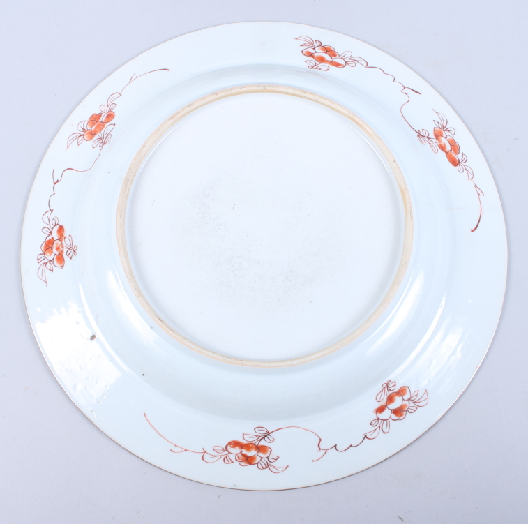 An 18th century Chinese export plate with floral decorated borders, 12" dia - Image 4 of 4