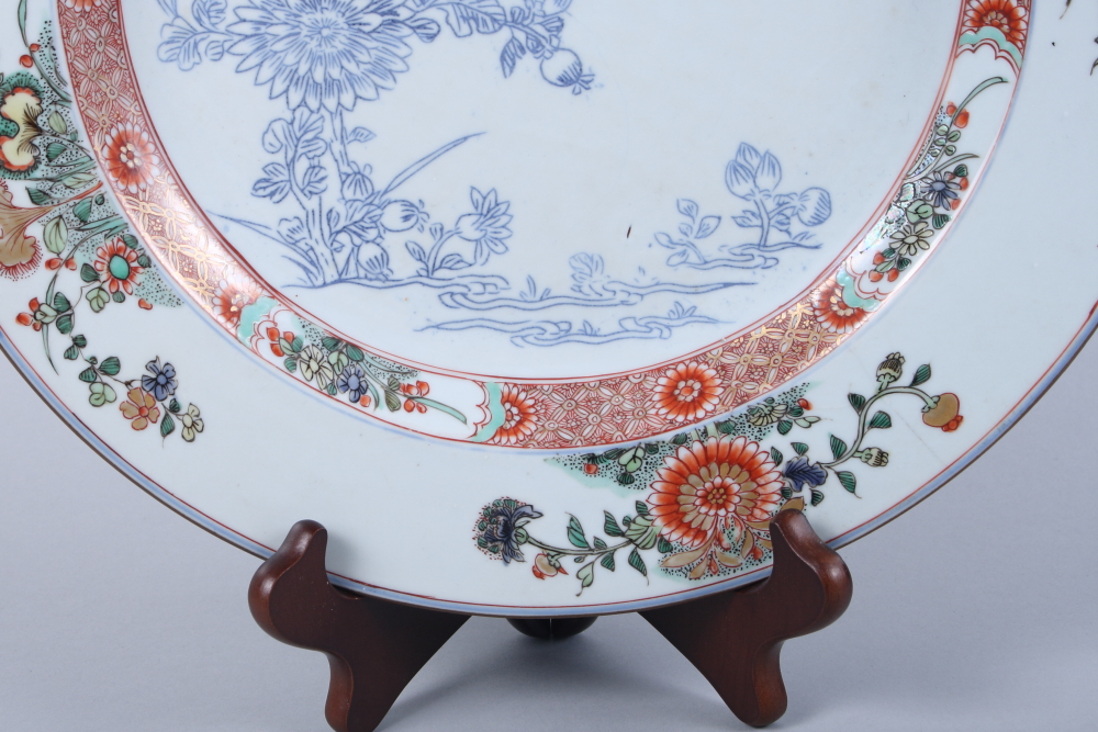 An 18th century Chinese export plate with floral decorated borders, 12" dia - Image 3 of 4