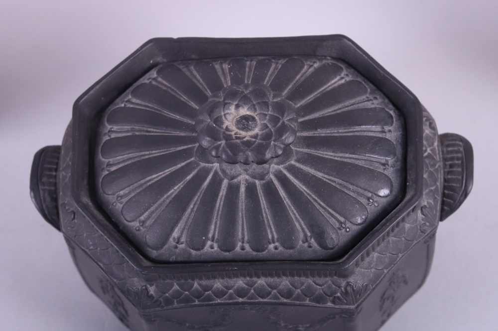 An early 19th century octagonal basaltware sugar box and cover with classical sprigged decoration, 5 - Image 3 of 14