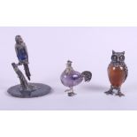 A white metal and agate owl, 3" high, an amethyst and white metal mounted chicken, 2 1/2" high,