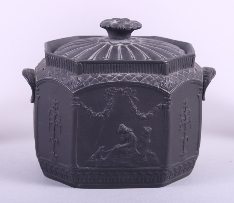 An early 19th century octagonal basaltware sugar box and cover with classical sprigged decoration, 5 - Image 2 of 14