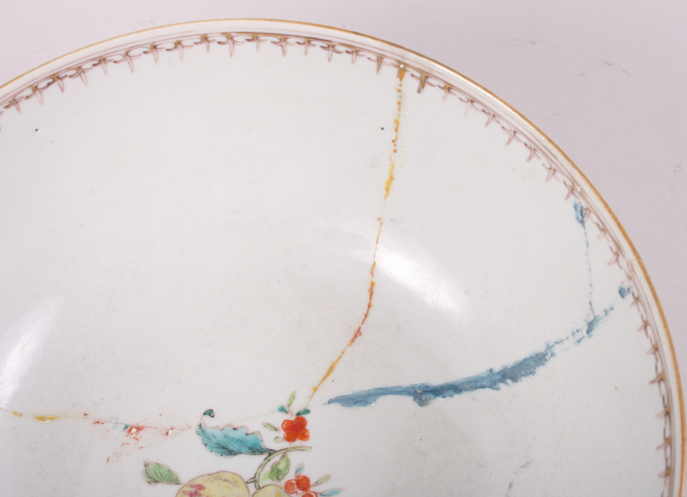 An 18th century Chinese export famille rose bowl, decorated figures, 10" dia (damages) - Image 6 of 8