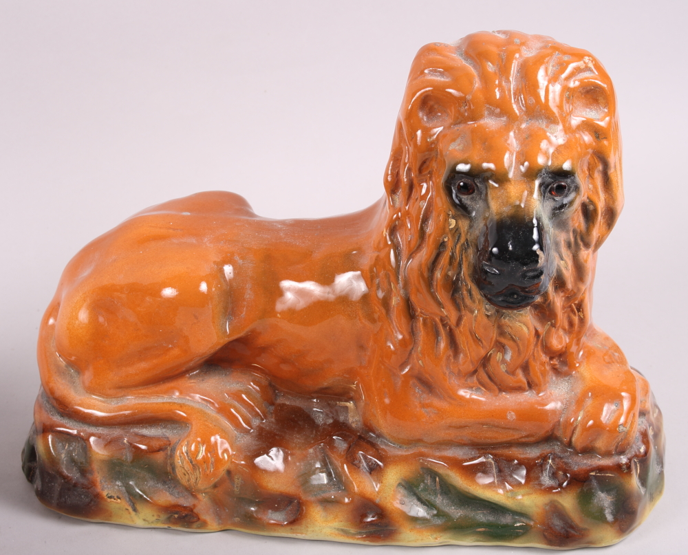 A pair of 19th century Staffordshire lions with glass eyes, 13" wide - Image 5 of 7