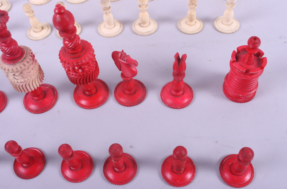 A 19th century turned and stained barleycorn bone chess set - Image 5 of 6