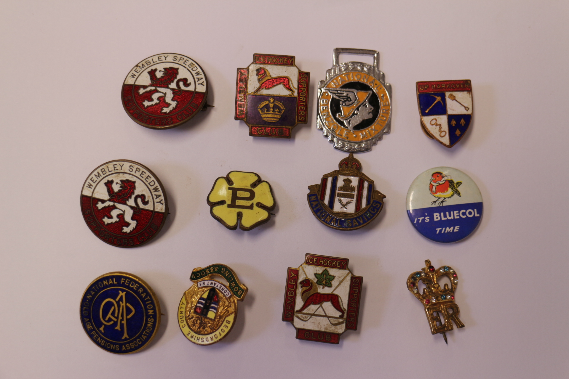 A quantity of military badges, patches and others - Image 2 of 2