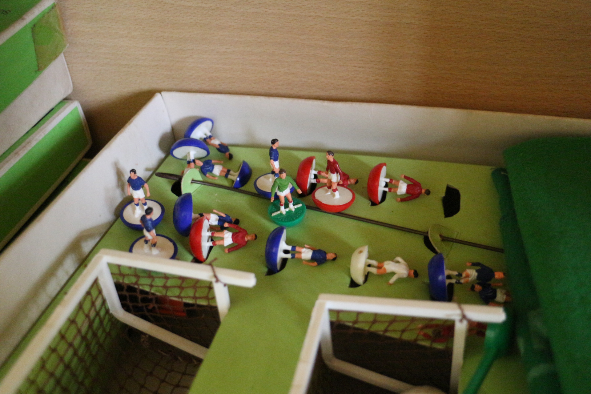 A quantity of Subbuteo sets, including "Live Action" Goal Keeper, model player teams, goals, etc, - Image 3 of 7
