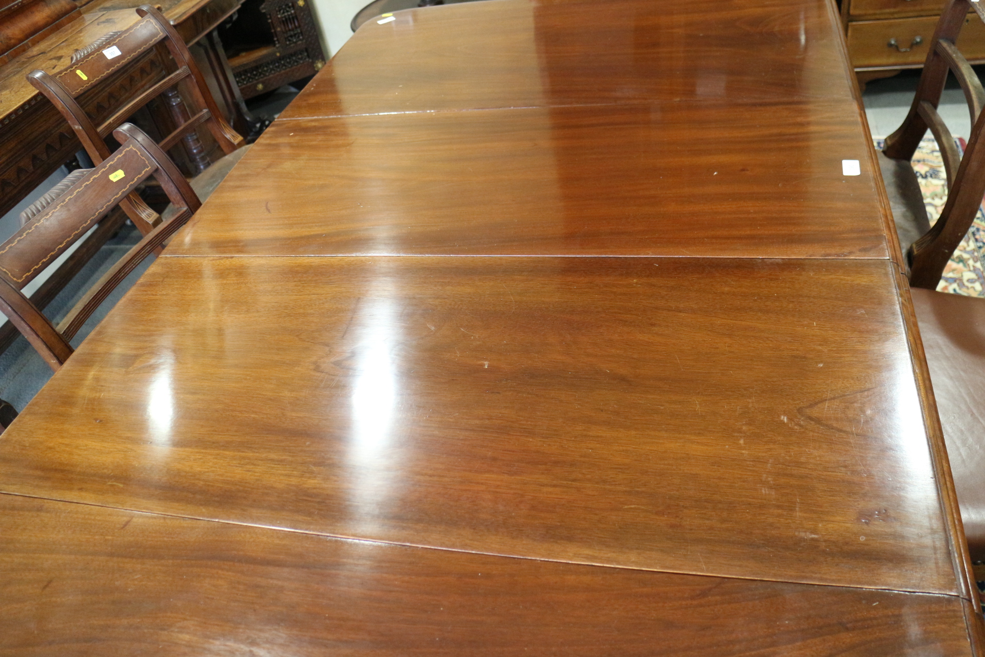 A Victorian mahogany extending dining table with two leaves, on reeded and castored supports, 40" - Image 7 of 7