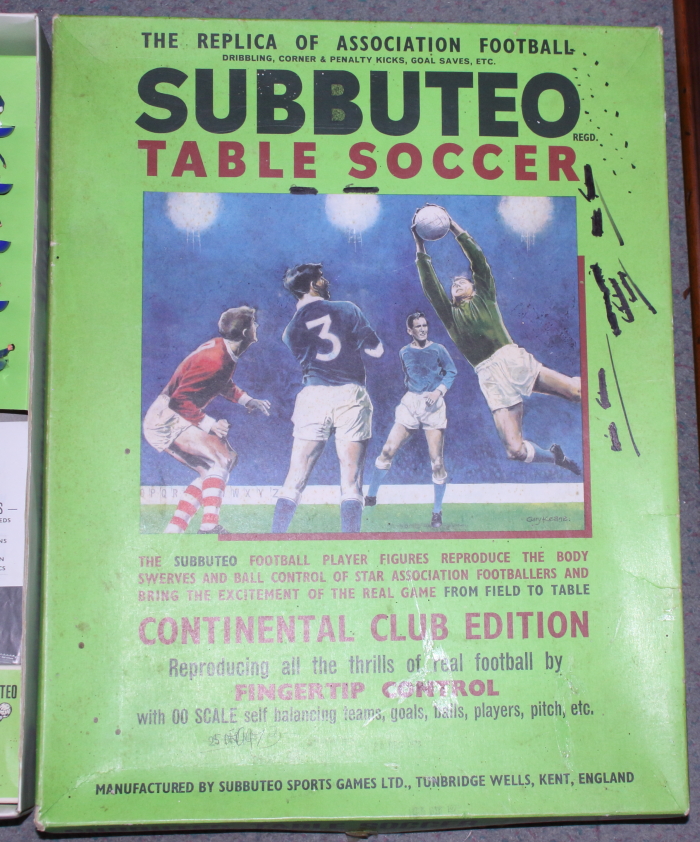 A Continental Club Edition Subbuteo table soccer game, including handbook, 1972-73 catalogue, - Image 5 of 5