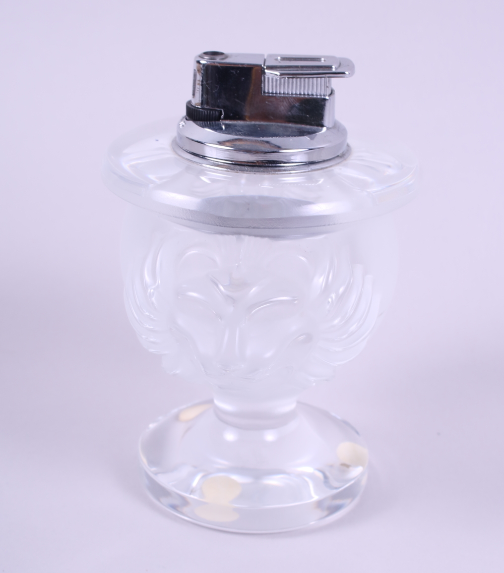 A Lalique double lion head table lighter and two Lalique ashtrays - Image 5 of 7