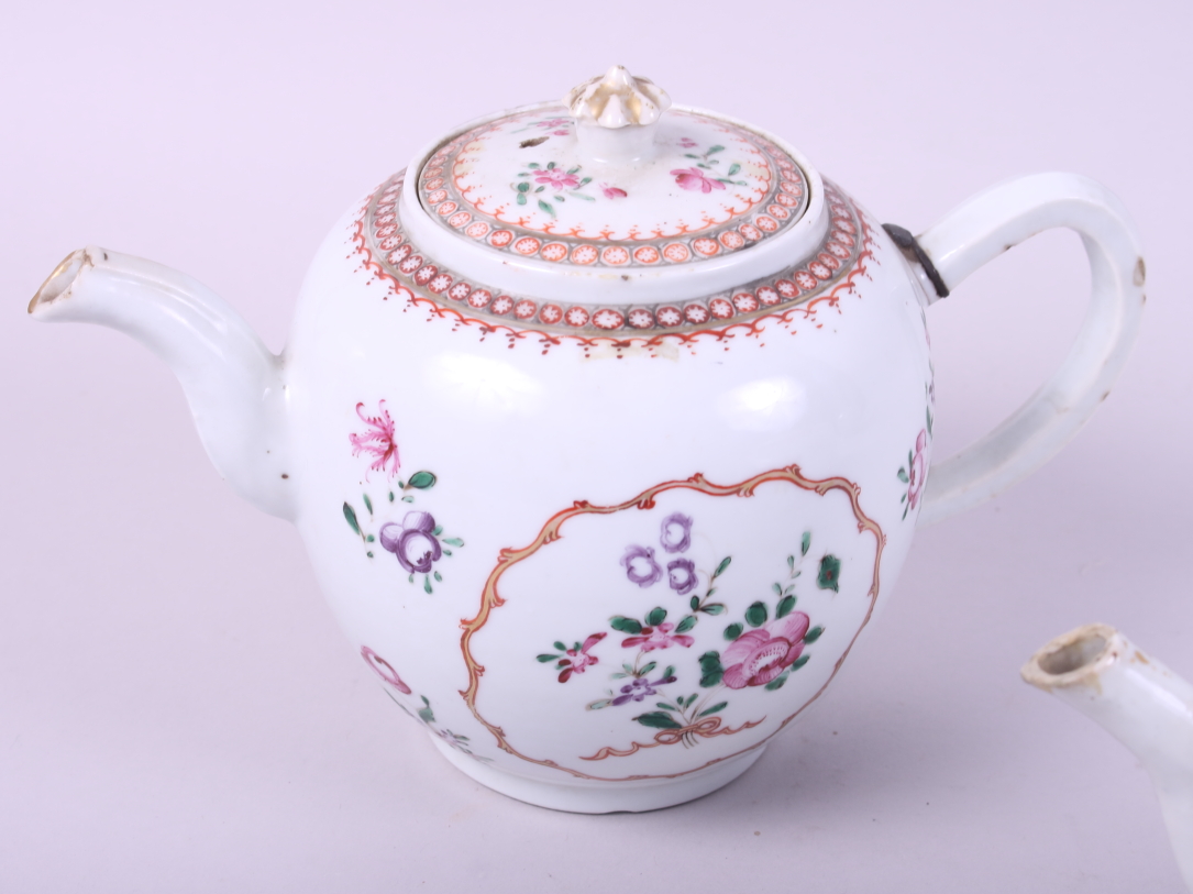 Four 19th century Chinese export teapots with floral decoration (damages) - Image 3 of 11