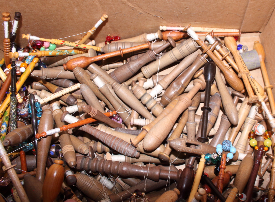 A quantity of hardwood and other lace bobbins - Image 2 of 2