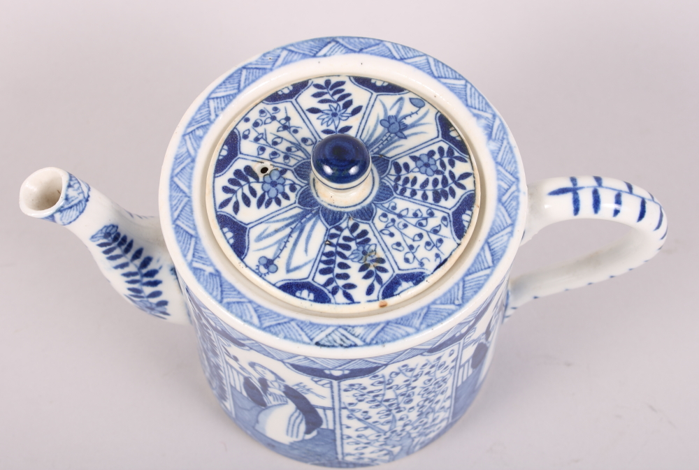 A 19th century Chinese blue and white porcelain teapot, decorated figures, 4 1/2" high - Image 3 of 6