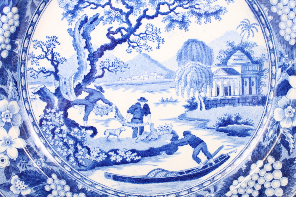 A 19th century blue and white plate, decorated shepherd and shepherdess resting under a tree, and - Bild 2 aus 5