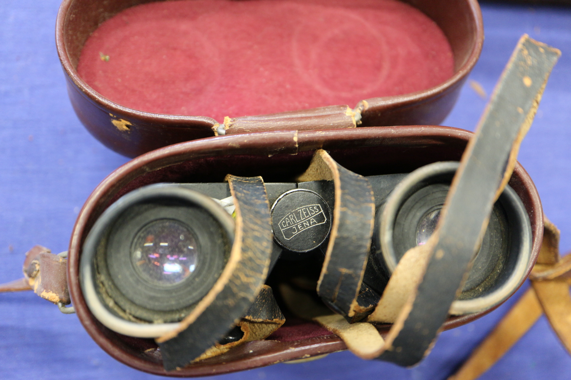 A pair of Carl Zeiss 8x32B binoculars, a pair of military binoculars, two other pairs of - Image 18 of 24