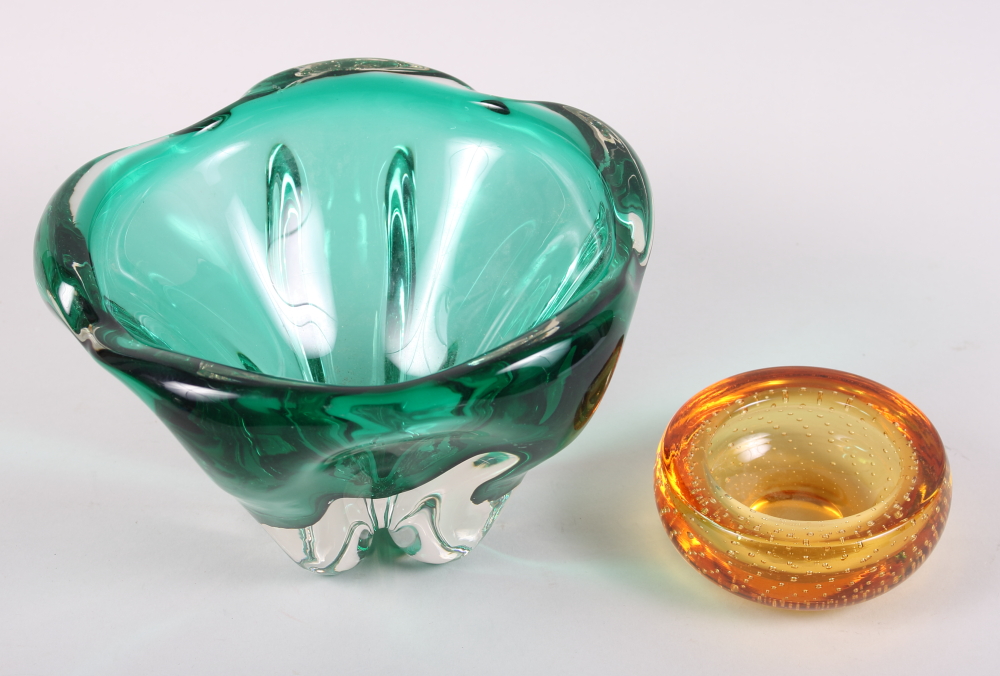 A 1960s art glass bowl, 8" dia, and a smaller Whitefriars amber glass bowl, 4" dia