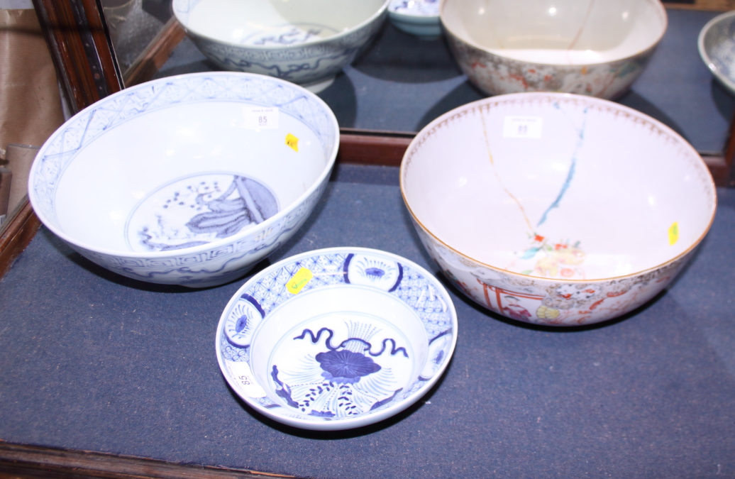 A Chinese blue and white bowl, decorated trees and figures, 4 3/4" high, a Chinese porcelain blue - Image 4 of 8