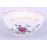 An 18th century Worcester bowl with flower and foliage decoration