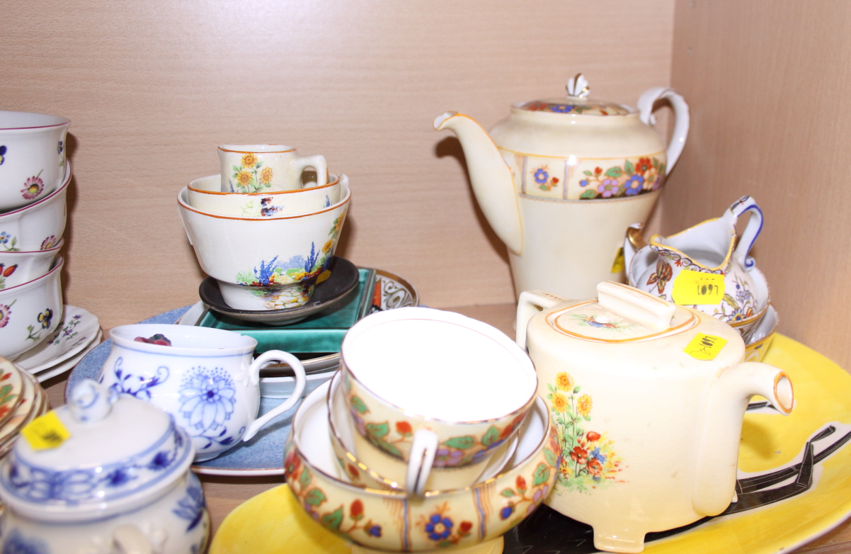 A quantity of Villeroy and Boch "Petite Fleur" plates and bowls, an Aynsley part coffee set and - Image 3 of 5