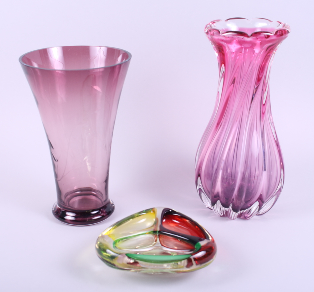 An art glass dish with three divisions and two coloured glass vases