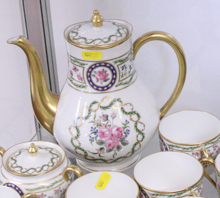 A Haviland Limoges "Louveciennes" pattern part combination service with floral and gilt - Image 4 of 10