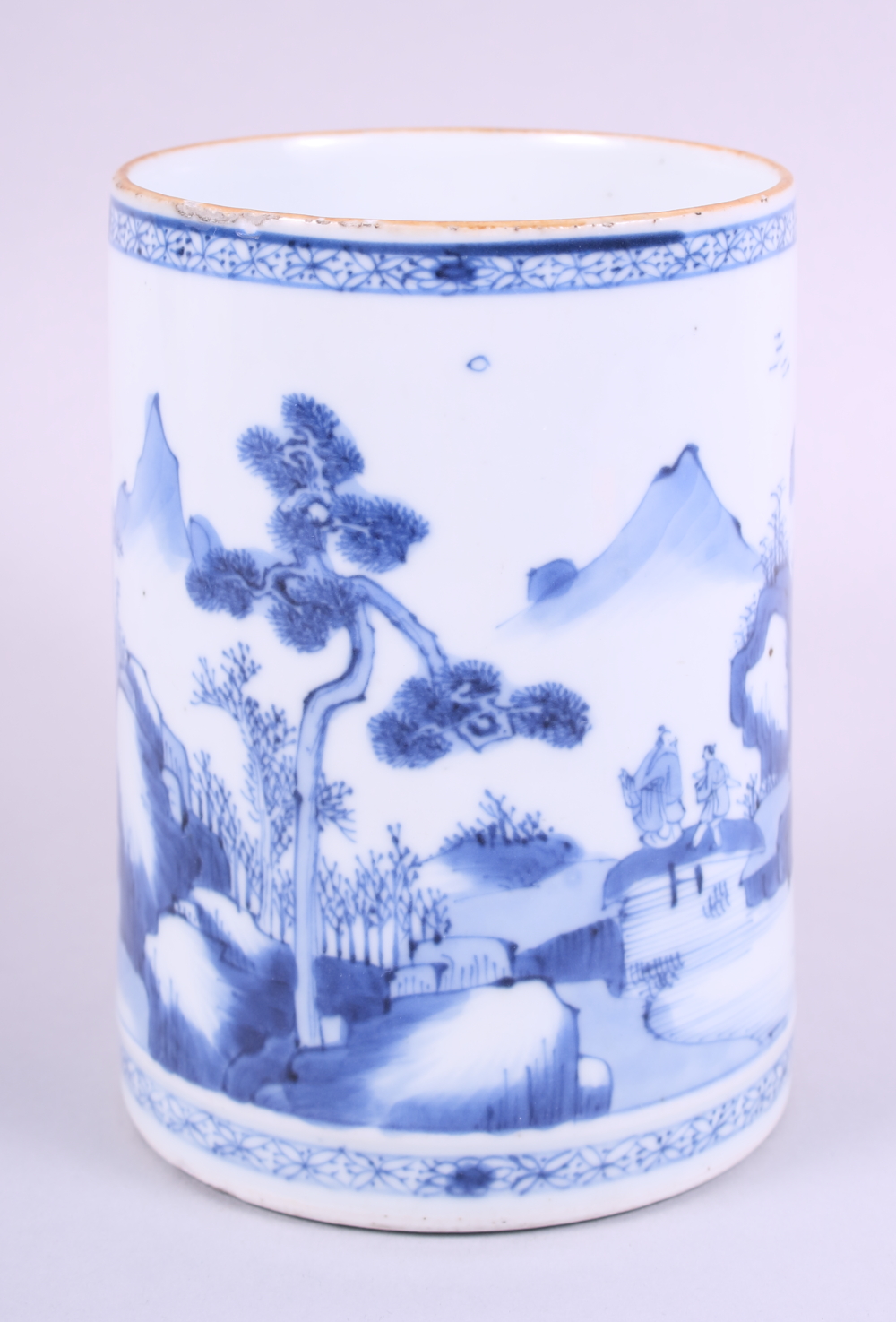 An early 19th century blue and white Chinese export tankard, decorated continuous landscape, 6"