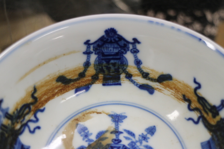 A Chinese porcelain bowl, decorated panels with trees and flowers on a pink ground, inside decorated - Image 5 of 7