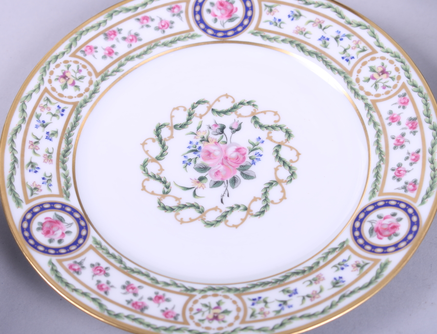 A Haviland Limoges "Louveciennes" pattern part combination service with floral and gilt - Image 9 of 10