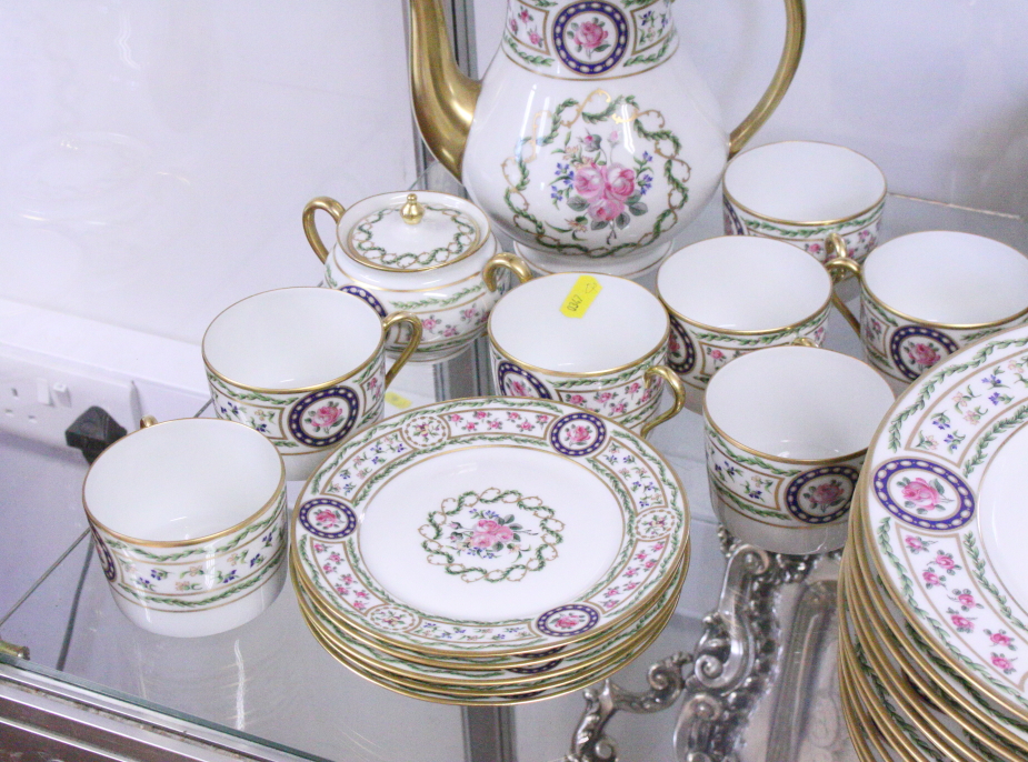 A Haviland Limoges "Louveciennes" pattern part combination service with floral and gilt - Image 3 of 10