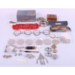 An agate brooch, three pairs of spectacles, costume jewellery, mixed coins and other items