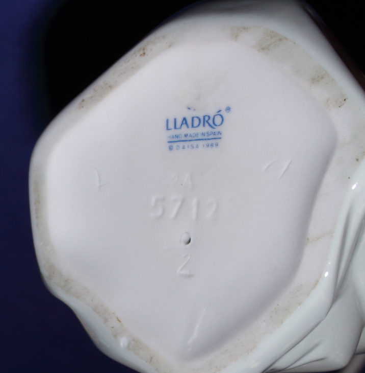 Two Lladro figures, 6 1/2" high, and a quantity of commemorative mugs, cups and saucers, etc - Image 8 of 9