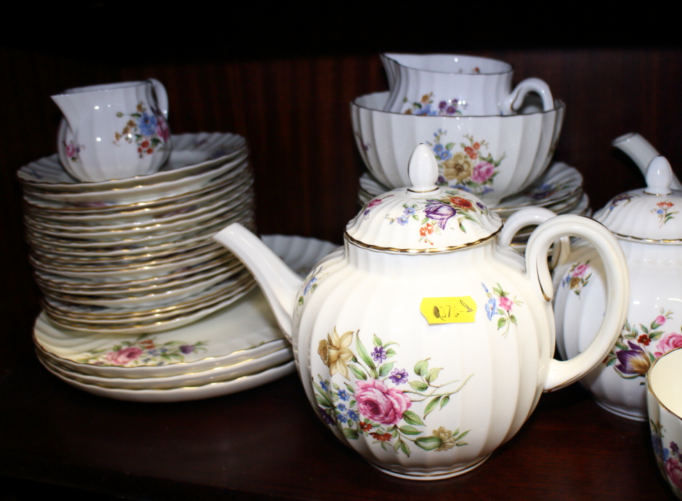 A Royal Worcester "Roanoke" pattern bone china tea service for twelve, including three teapots and a - Image 3 of 4