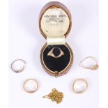 Two 9ct gold wedding bands, a 9ct signet ring, two 9ct gold dress rings and a yellow metal chain,