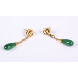 A pair of yellow metal ear studs, hung jade droplets