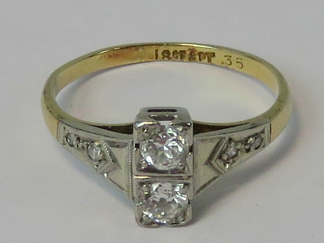 An 18ct gold Art Deco diamond ring havin