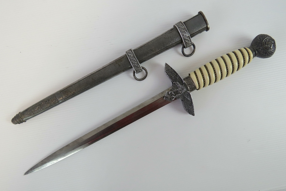 A WWII German Luftwaffe dagger 2nd pattern with white grip. - Image 2 of 4