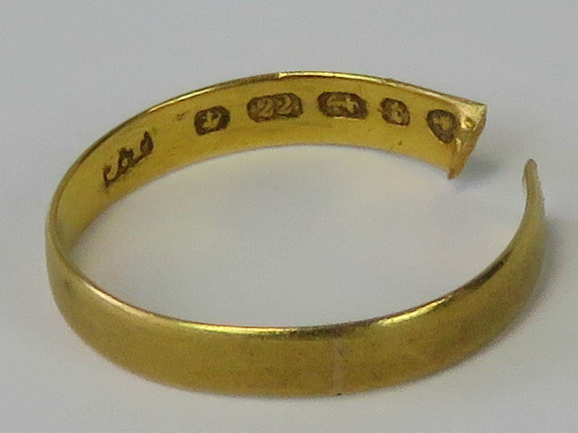 A 22ct gold band, cut a/f, hallmarked Birmingham, 1.57g.