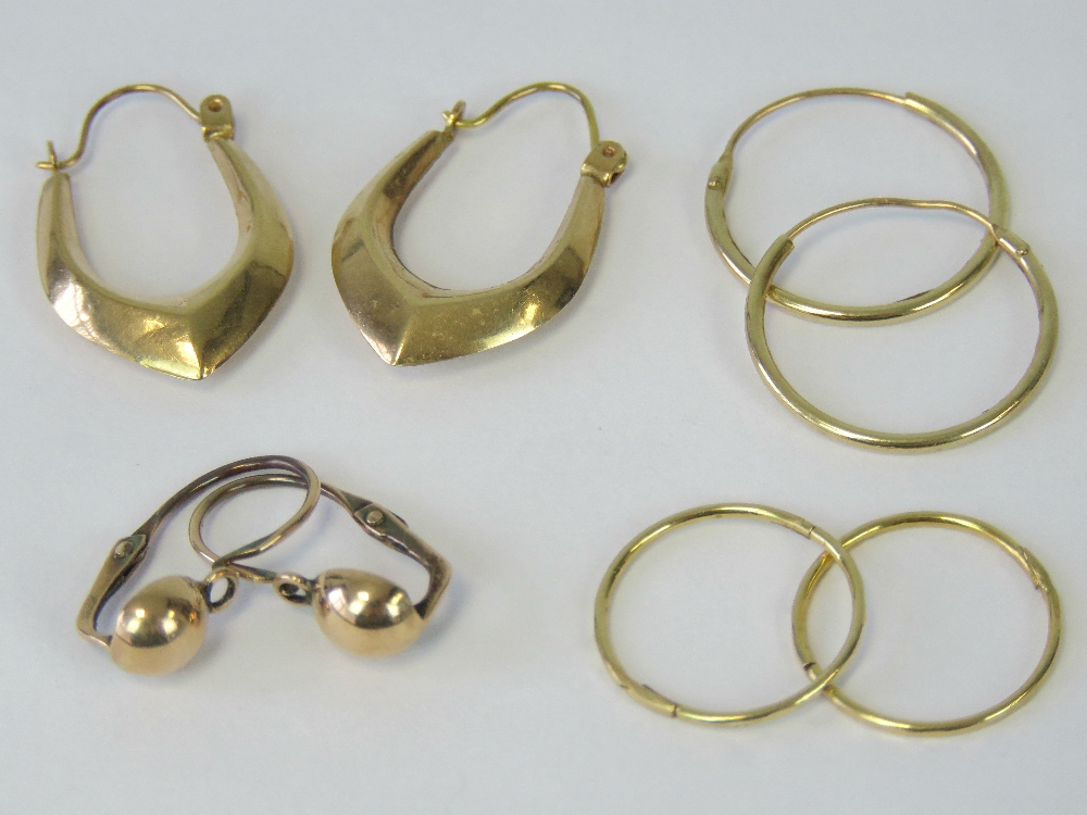 Four pairs of yellow metal earrings; two pairs of training hoops, a pair of hinged back earrings,