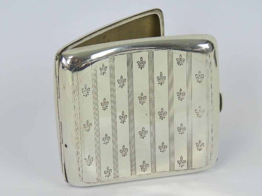 A HM silver cigarette case having fleur- - Image 3 of 3