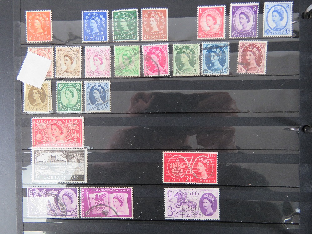 Queen Elizabeth II Royal commemorative stamps and a collection of various British and World stamps. - Image 4 of 4